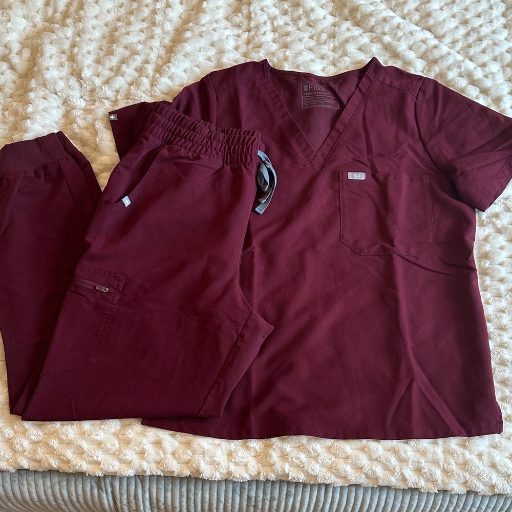 Figs Burgundy Scrub Set